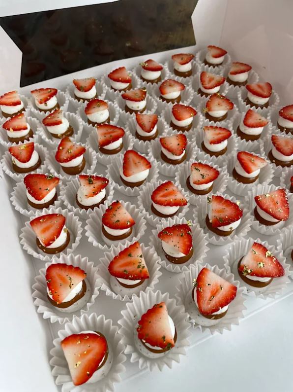 Teeny Tiny Pavlovas - 25 Pieces